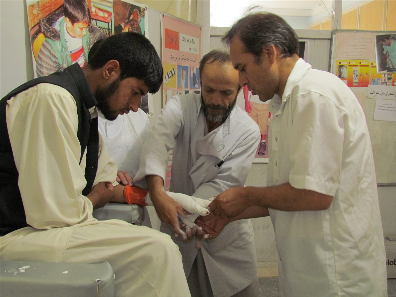 Casting a young patient's arm