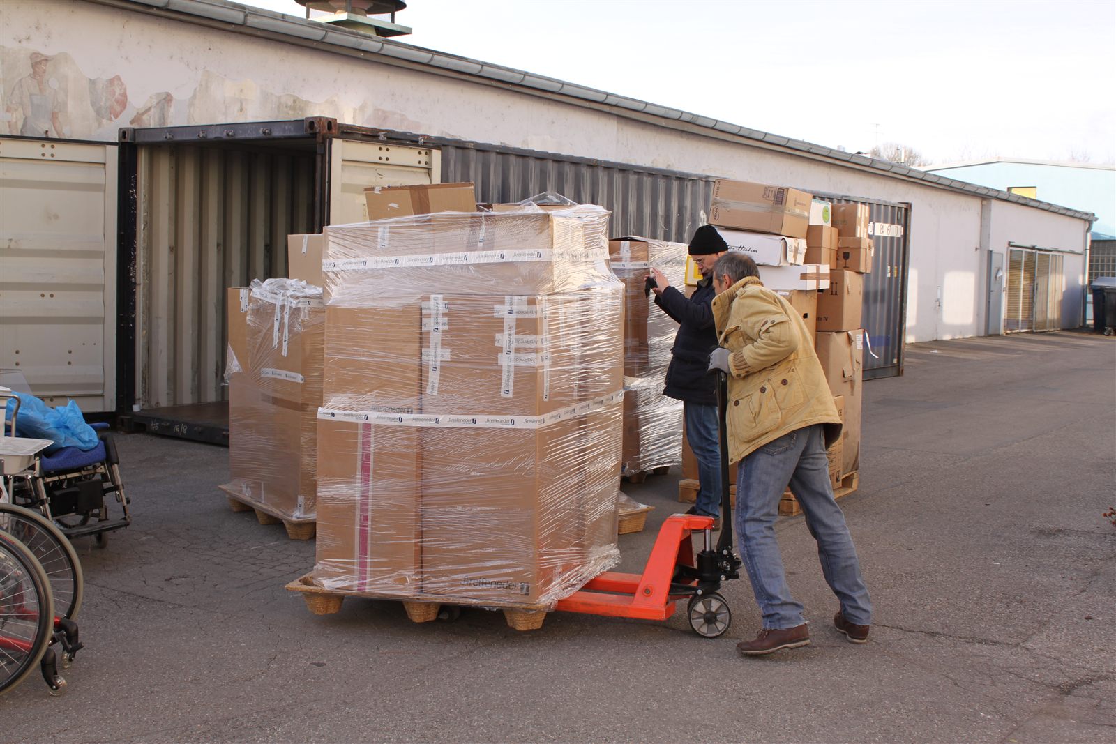 Pallets to the container