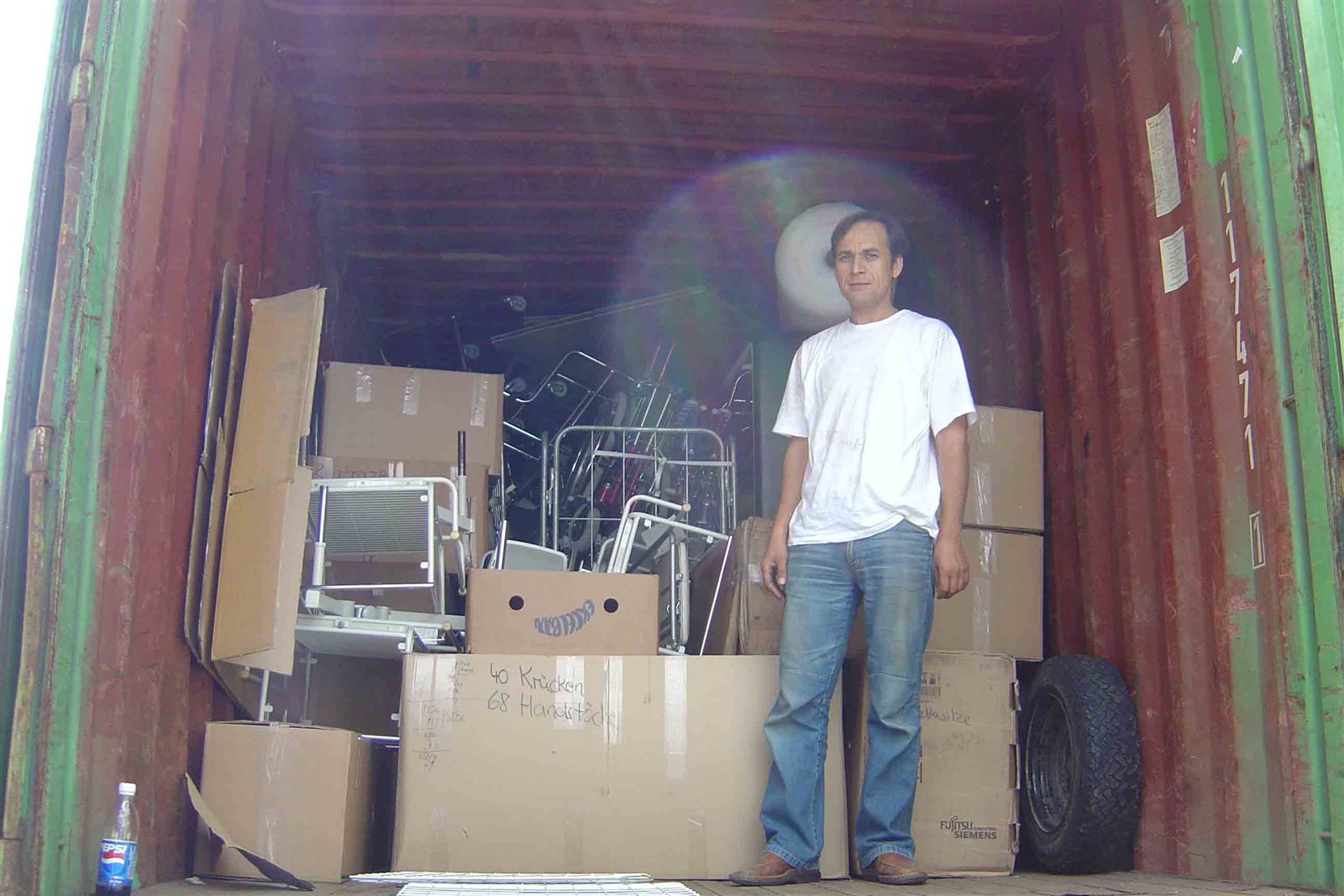 A young Wali inside an early shipment
